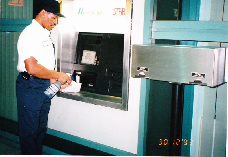 vệ sinh atm